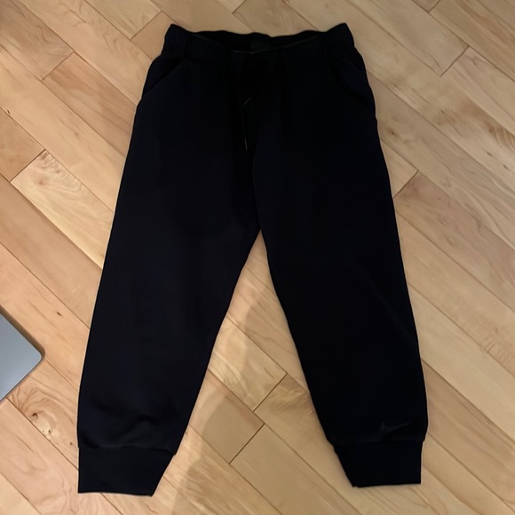 Nike Pants - Nike Black Cropped Sweatpants